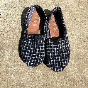 Black and White Toms